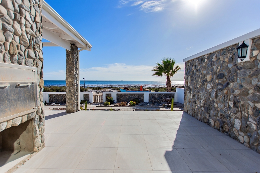 3 Bedroom Property for Sale in Sandy Point Western Cape